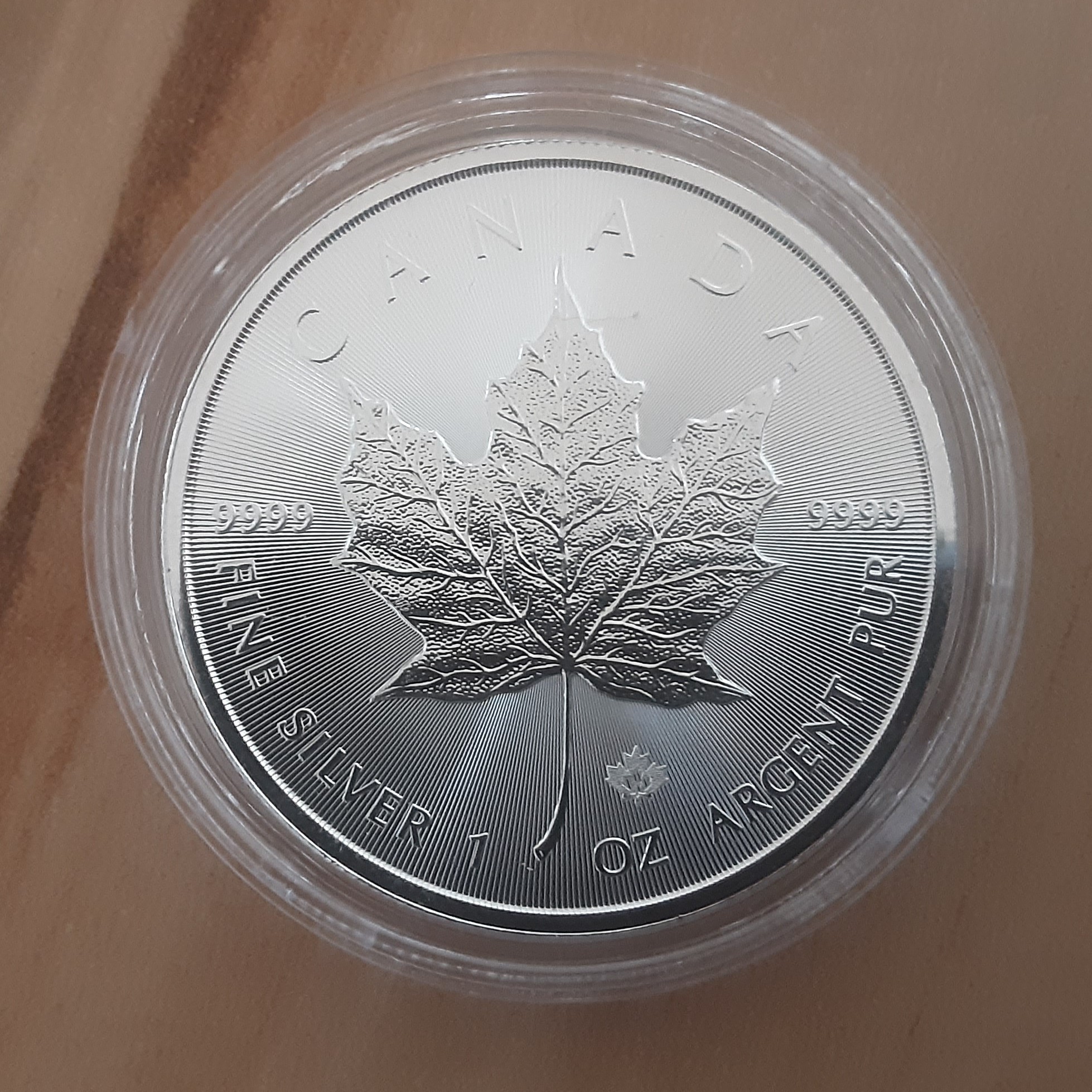 5 Dollar back