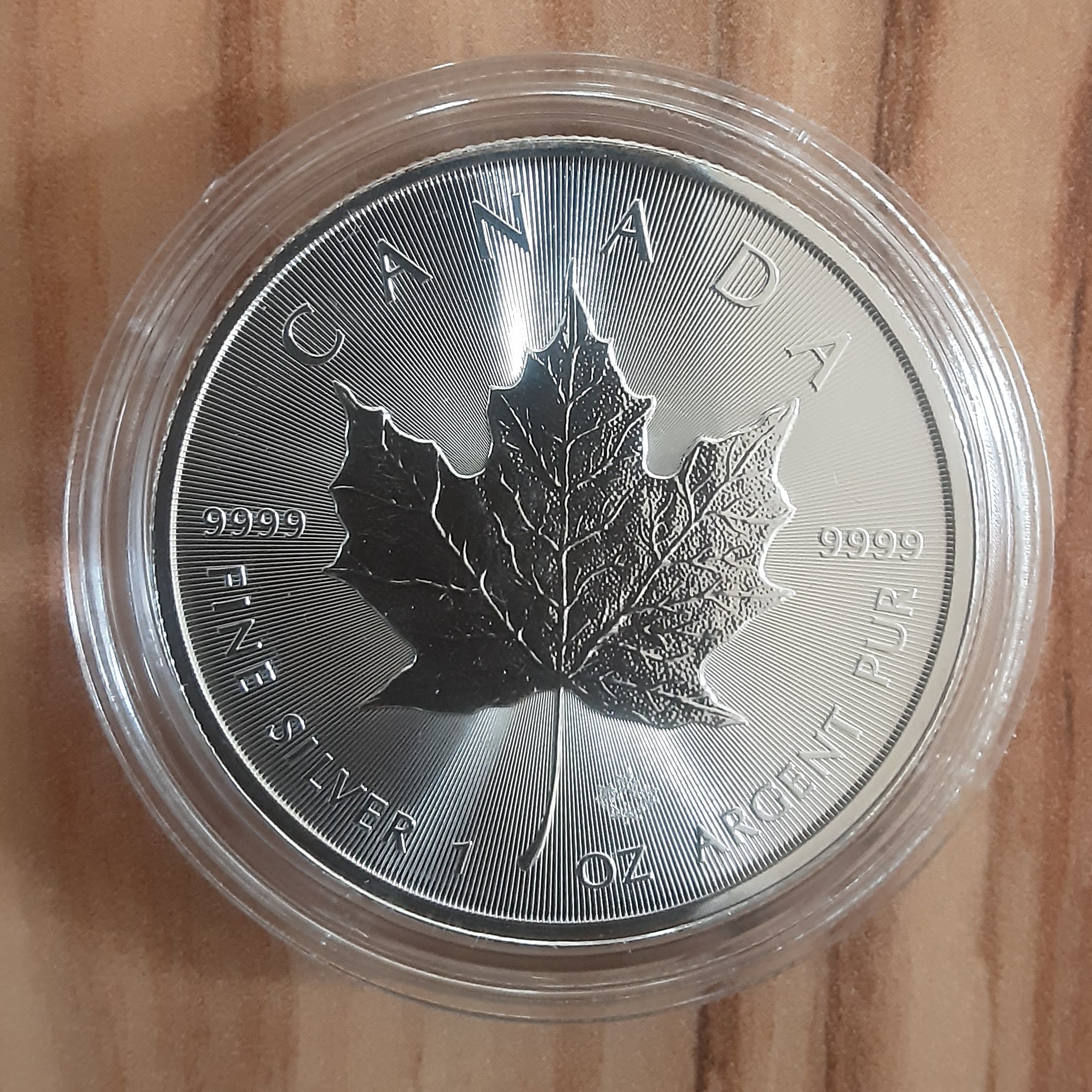 5 Dollar back