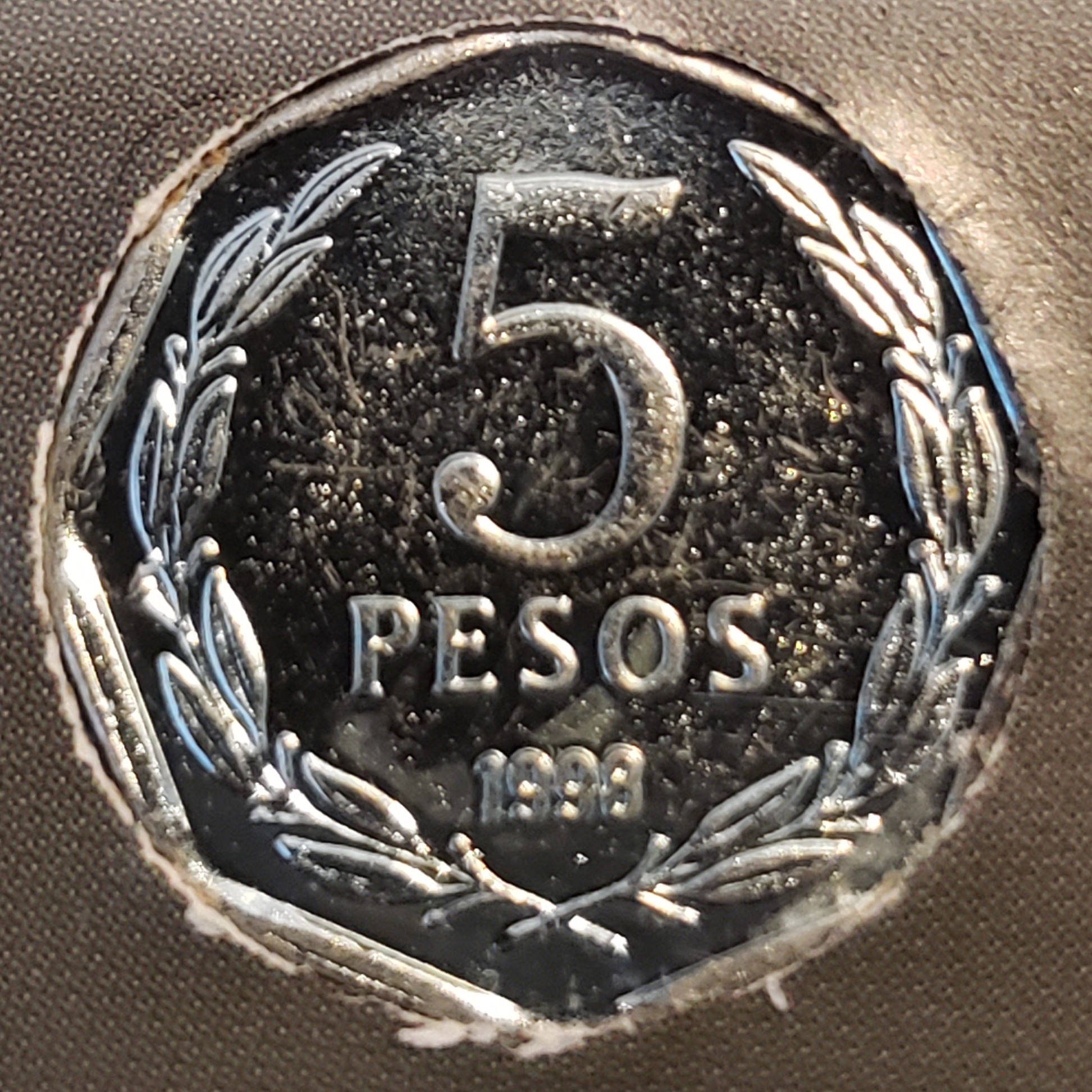 5 Peso front