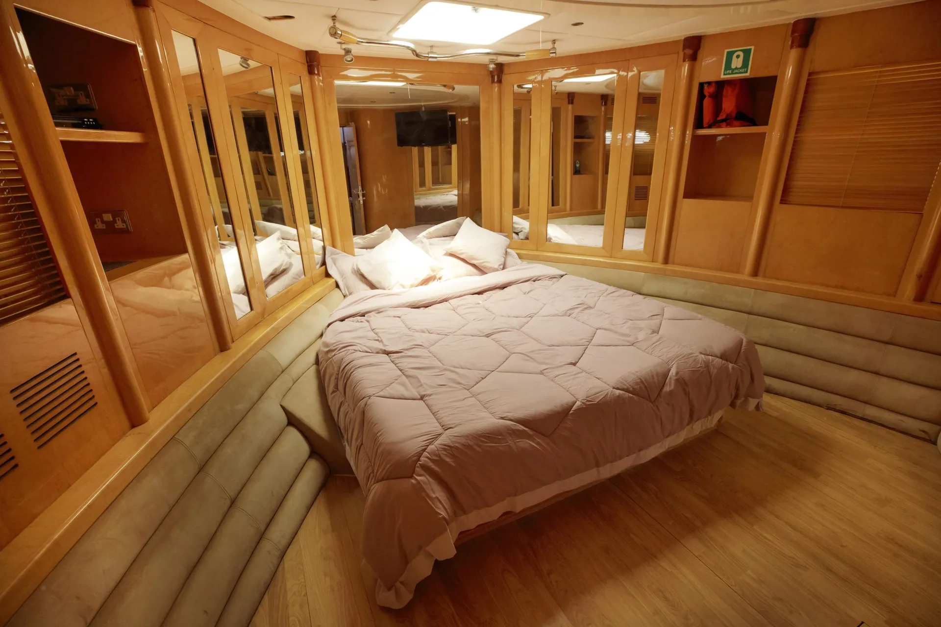 95ft Yacht SEAMASTER 8