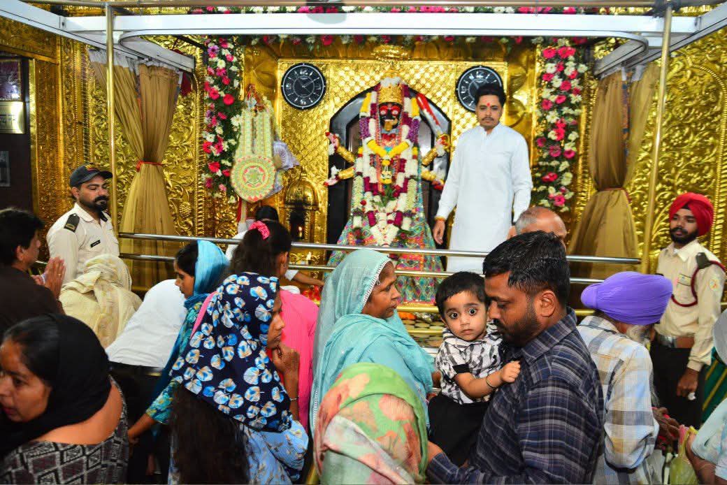 ਨਰਾਤੇ ਮੌਕੇ ਲਗਭਗ 60 ਹਜ਼ਾਰ ਸ਼ਰਧਾਲੂਆਂ ਨੇ ਮਾਤਾ ਸ੍ਰੀ ਕਾਲੀ ਦੇਵੀ ਮੰਦਰ ਵਿਖੇ ਮੱਥਾ ਟੇਕਿਆ