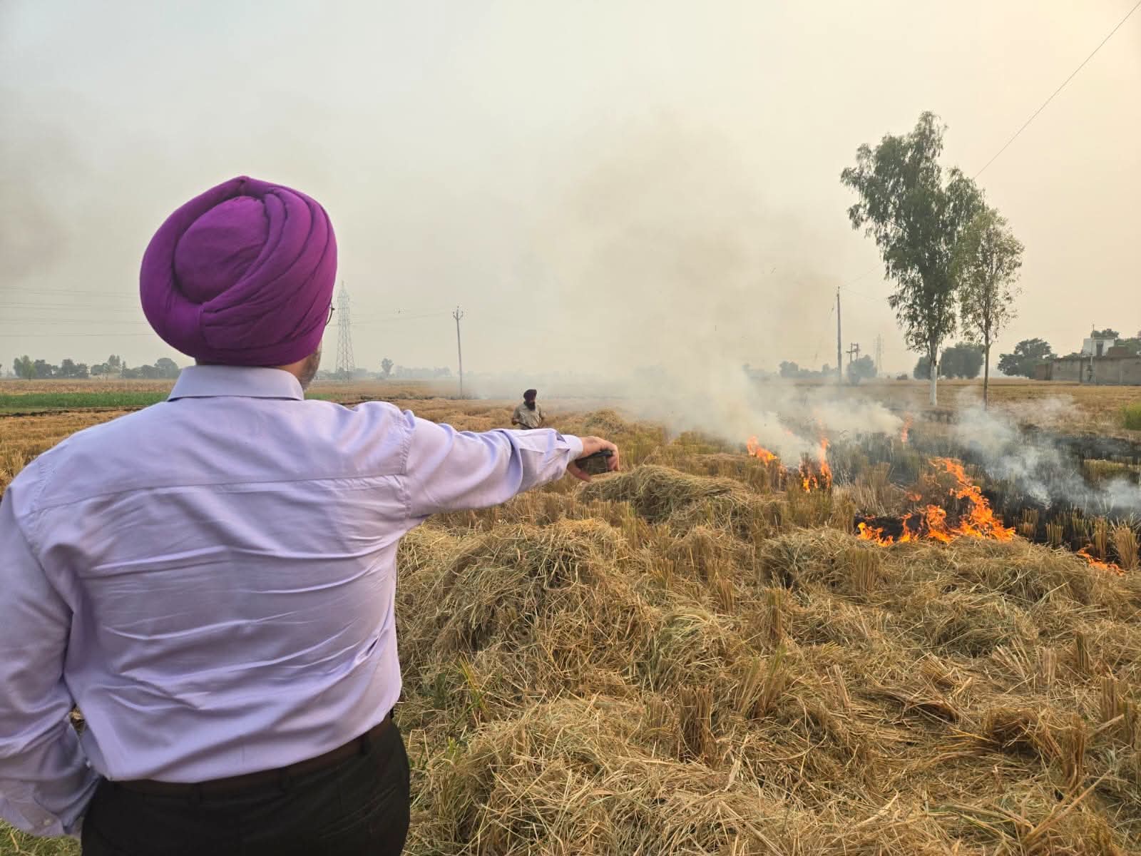 ਪਰਾਲੀ ਸਾੜਨ ਦੀਆਂ ਘਟਨਾਵਾਂ ਰੋਕਣ ਲਈ ਖ਼ੁਦ ਮੈਦਾਨ 'ਚ ਨਿੱਤਰੇ ਐਸ.ਡੀ.ਐਮ ਡਾ. ਕਰਨਵੀਰ