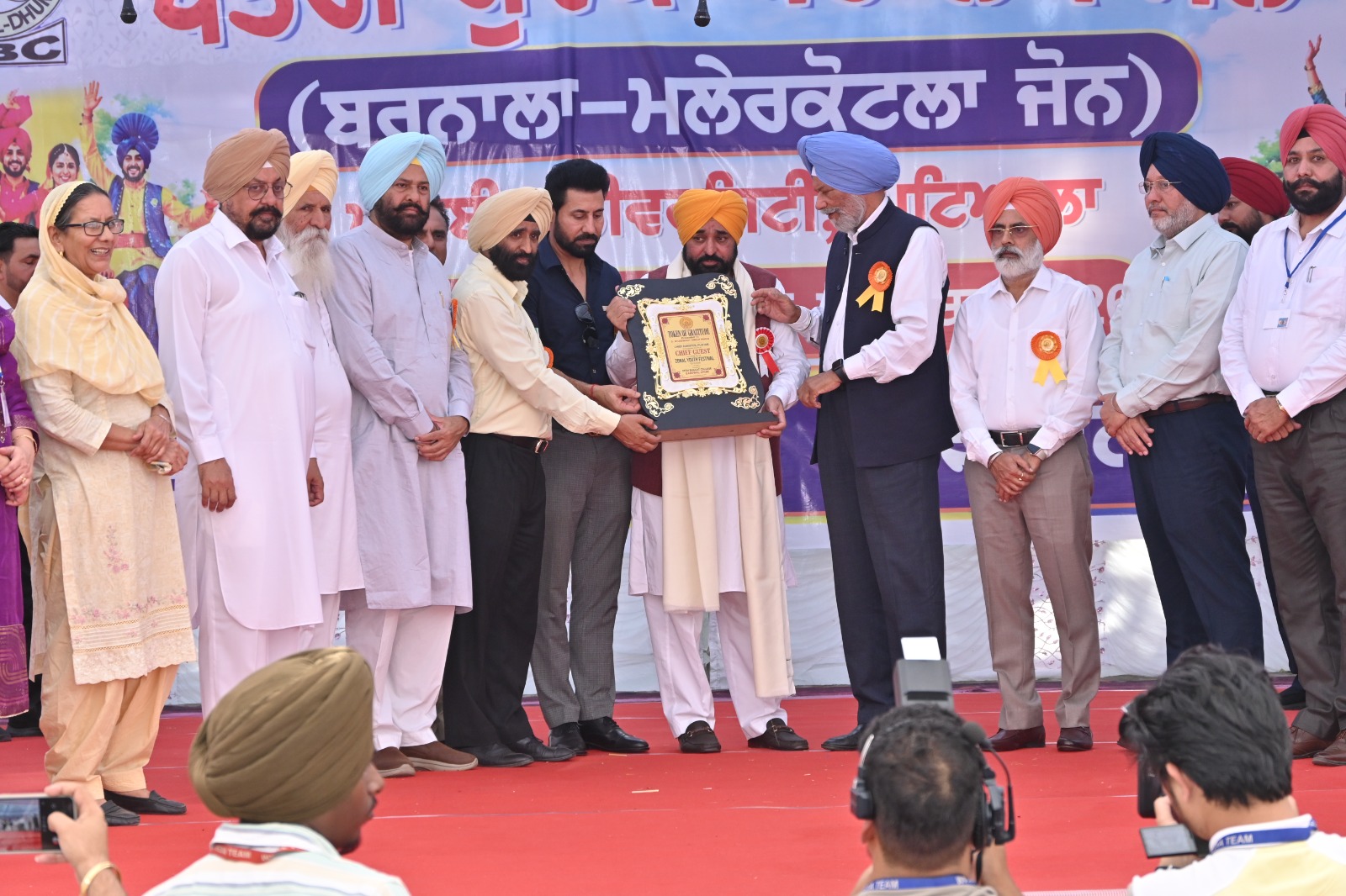 ਦੇਸ਼ ਭਗਤ ਕਾਲਜ ਬਰੜਵਾਲ ਵਿਖੇ ਖੇਤਰੀ ਯੁਵਕ ਅਤੇ ਲੋਕ ਮੇਲਾ ਅਮਿੱਟ ਯਾਦਾਂ ਛੱਡਦਾ ਹੋਇਆ ਸਮਾਪਤ
