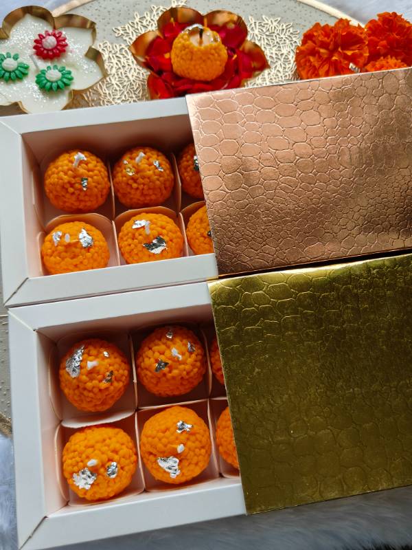 Laddoo candle gift box