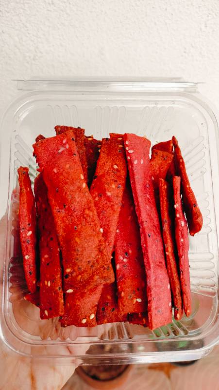 Beetroot crackers made from wheat flour