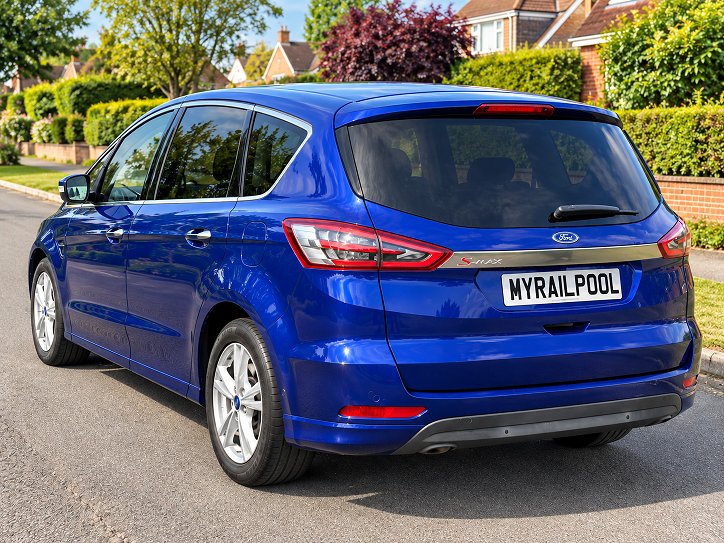 6–7 Seater vehicle - photo 3 of 4