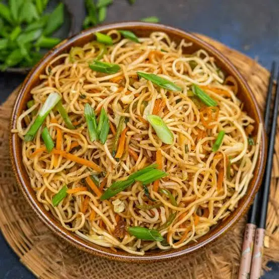 VEG HAKKA NOODLES