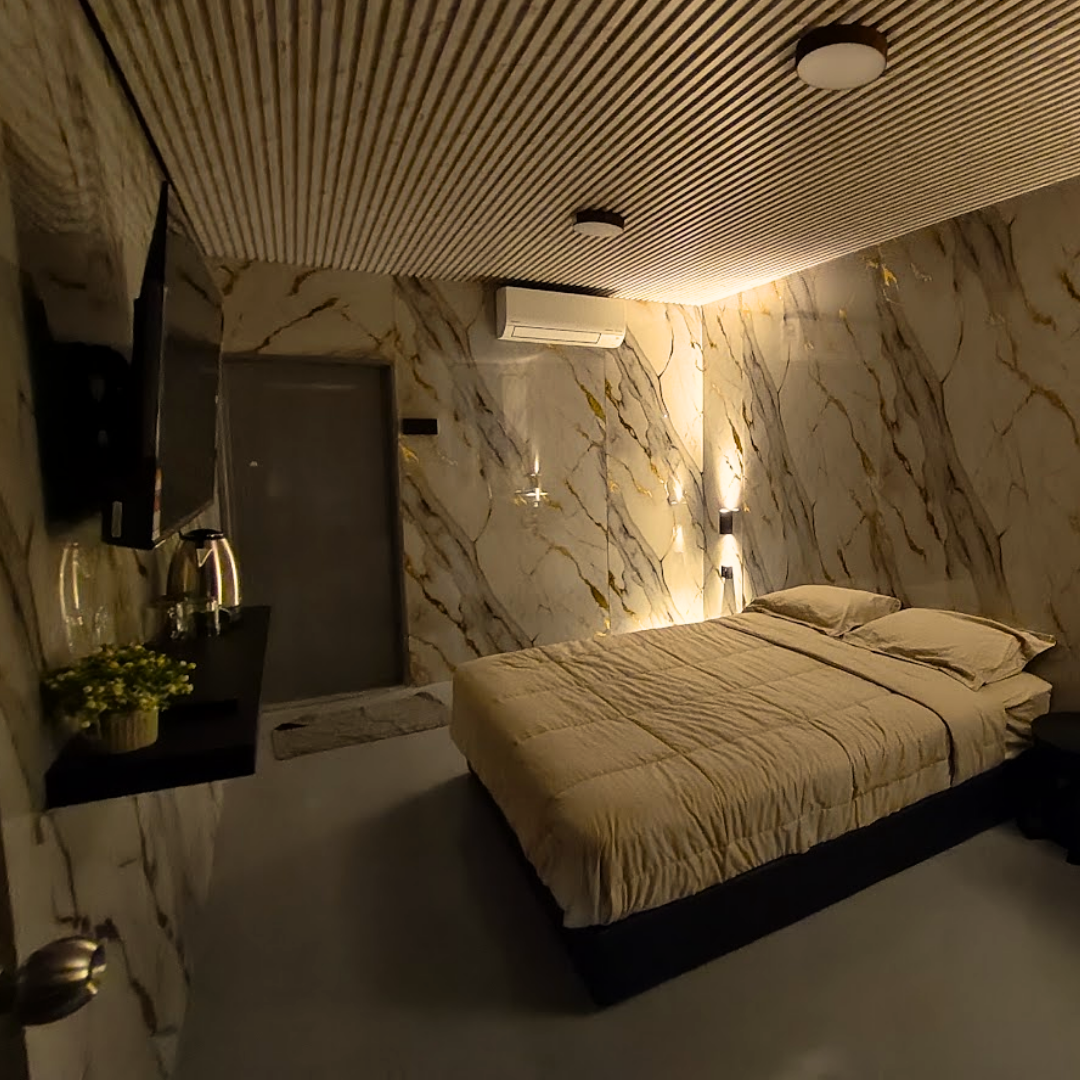 Room 06