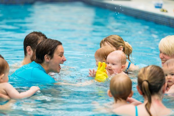 Puddle Ducks Swimming | Leonardo Hotel 
