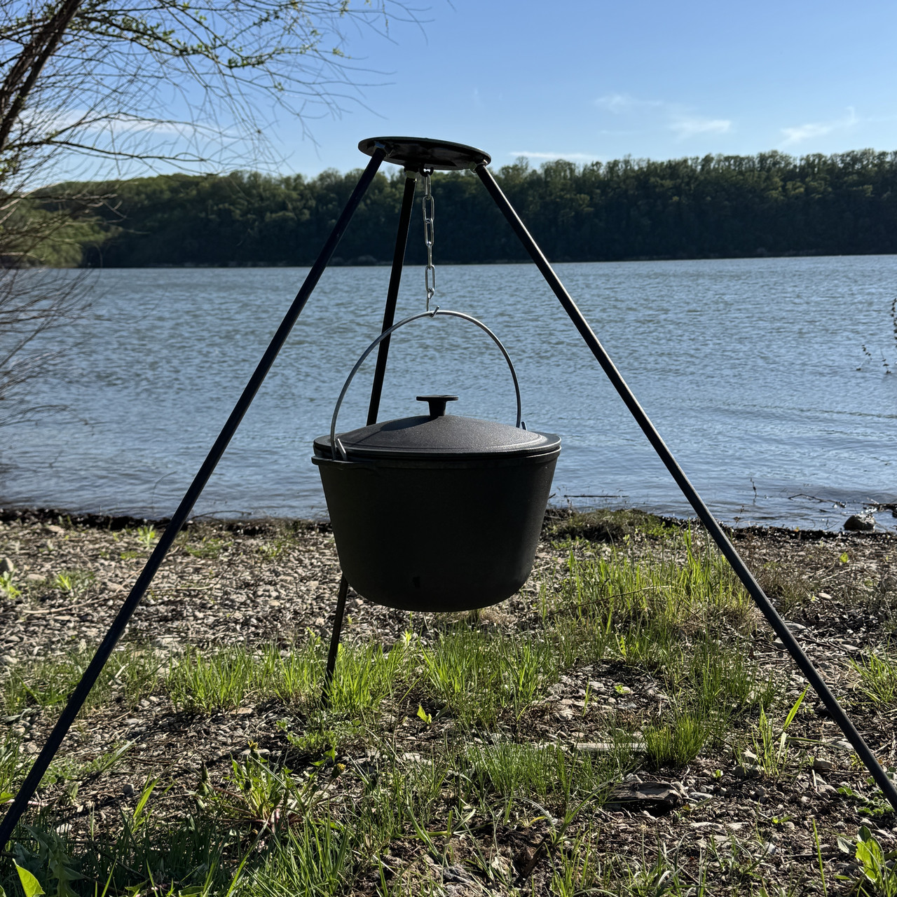 Казан чавунний туристичний на 10л з кришкою та дужкою Брізол з триногою