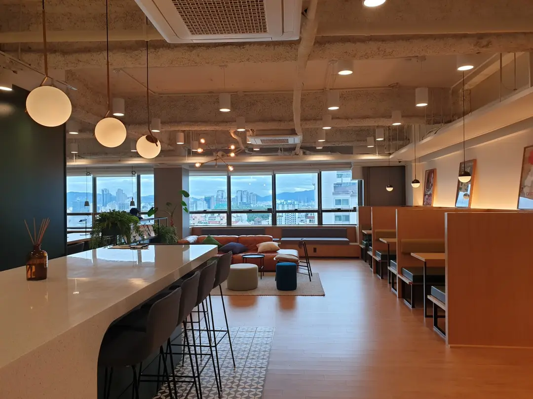 비즈인 공유오피스 강남구청역센터