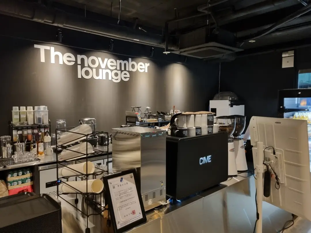 더노벰버라운지 강남역KG타워점 사진 2