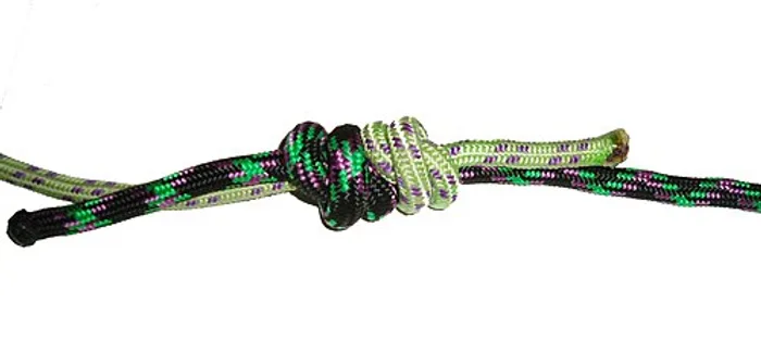 Nudo Pescador (Fisherman's Knot) — unir dos cabos de poca mena