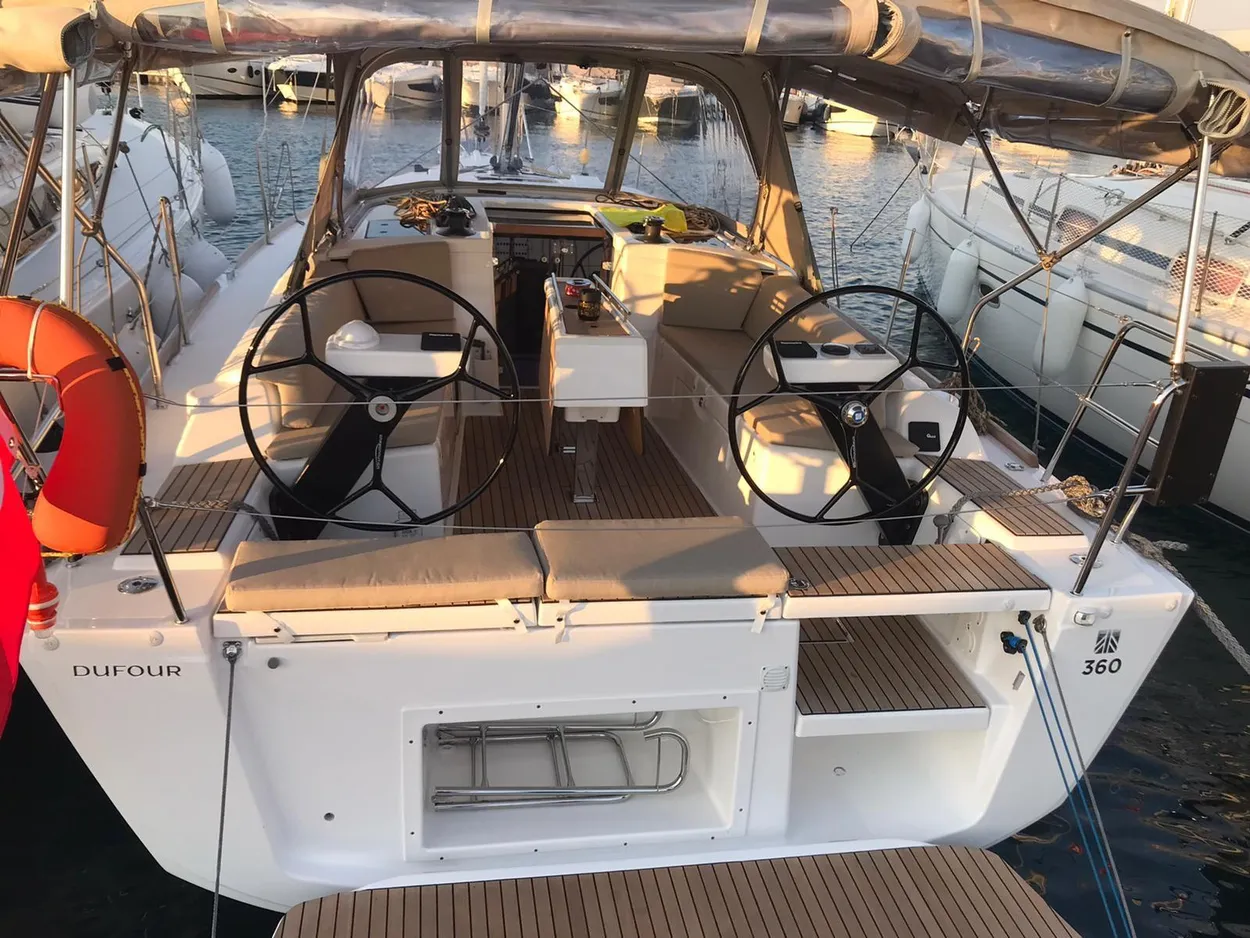 Dufour 360 Grand large para cursos RYA en Ibiza