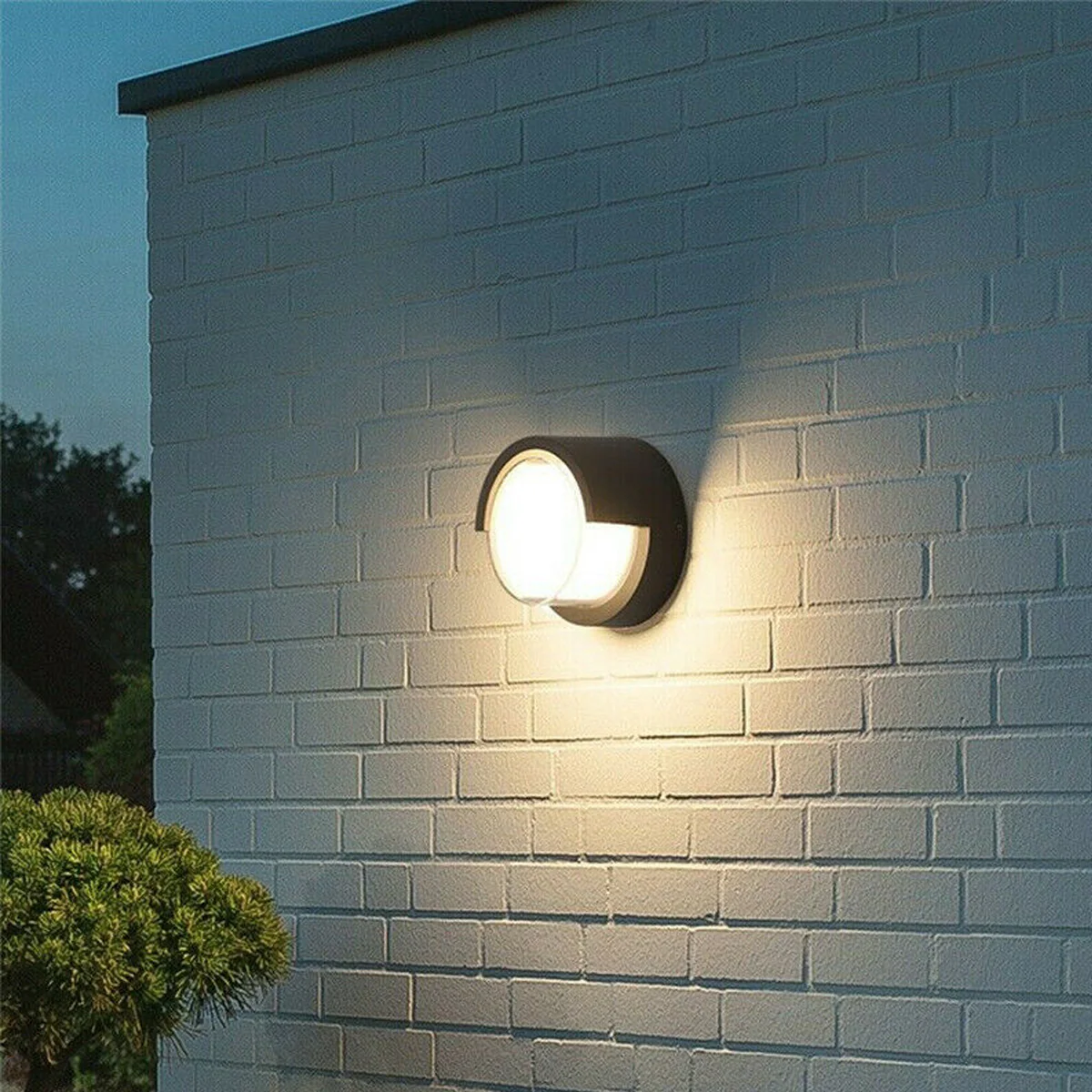 Outdoor wall - Image 1