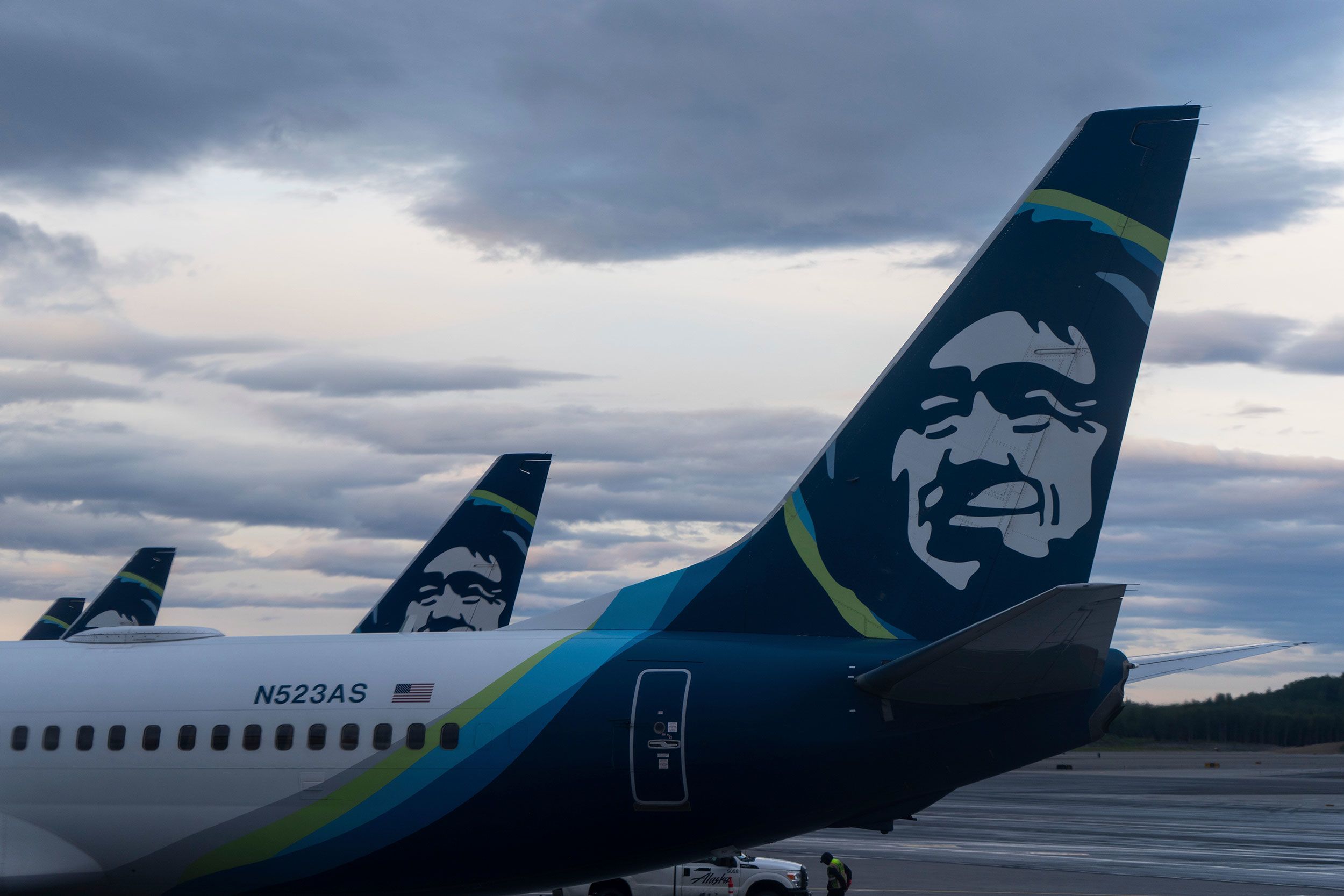 Alaska Airlines Jet Strikes Deer on Kodiak Runway, FAA Launches Investigation