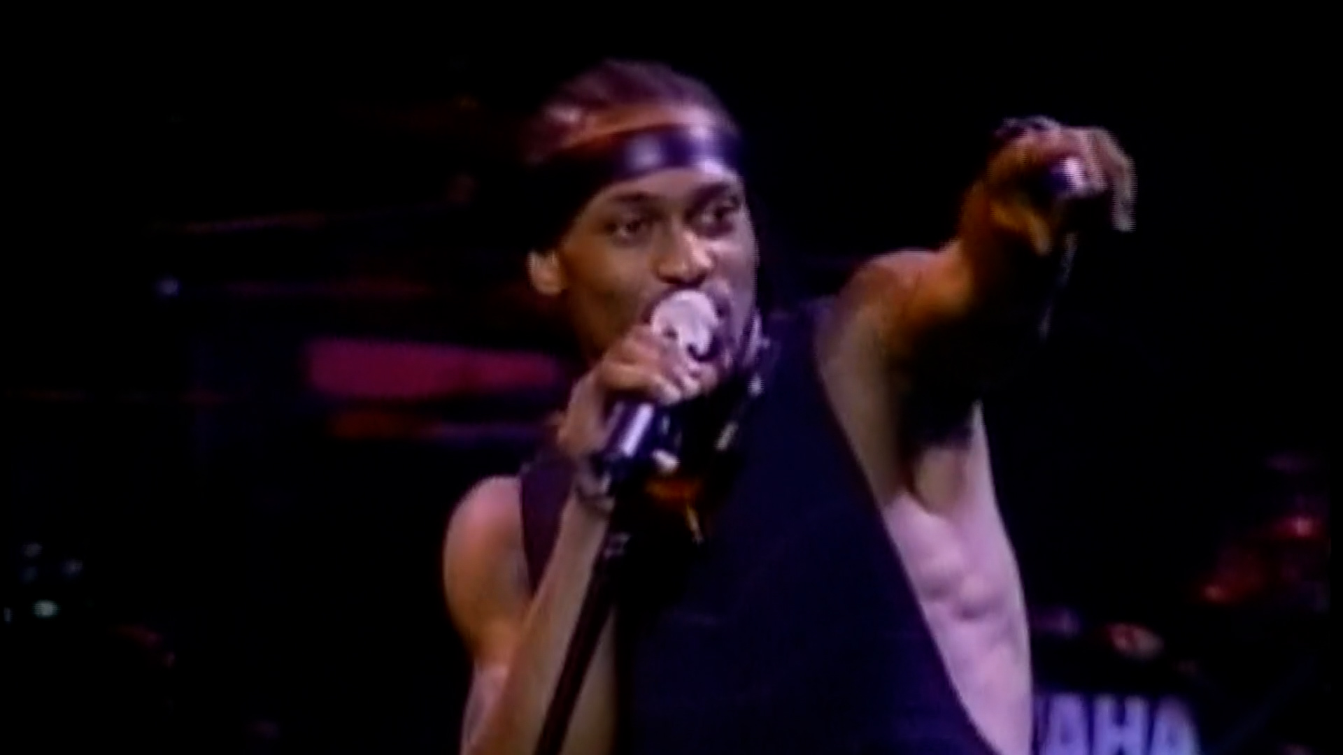 Grammy-Winning R&B Singer D'Angelo Dies at 51