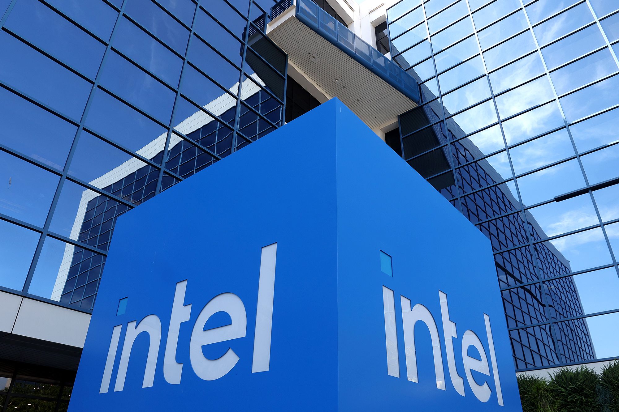 Intel Cuts 15% of Workforce in Major Restructuring Under New CEO