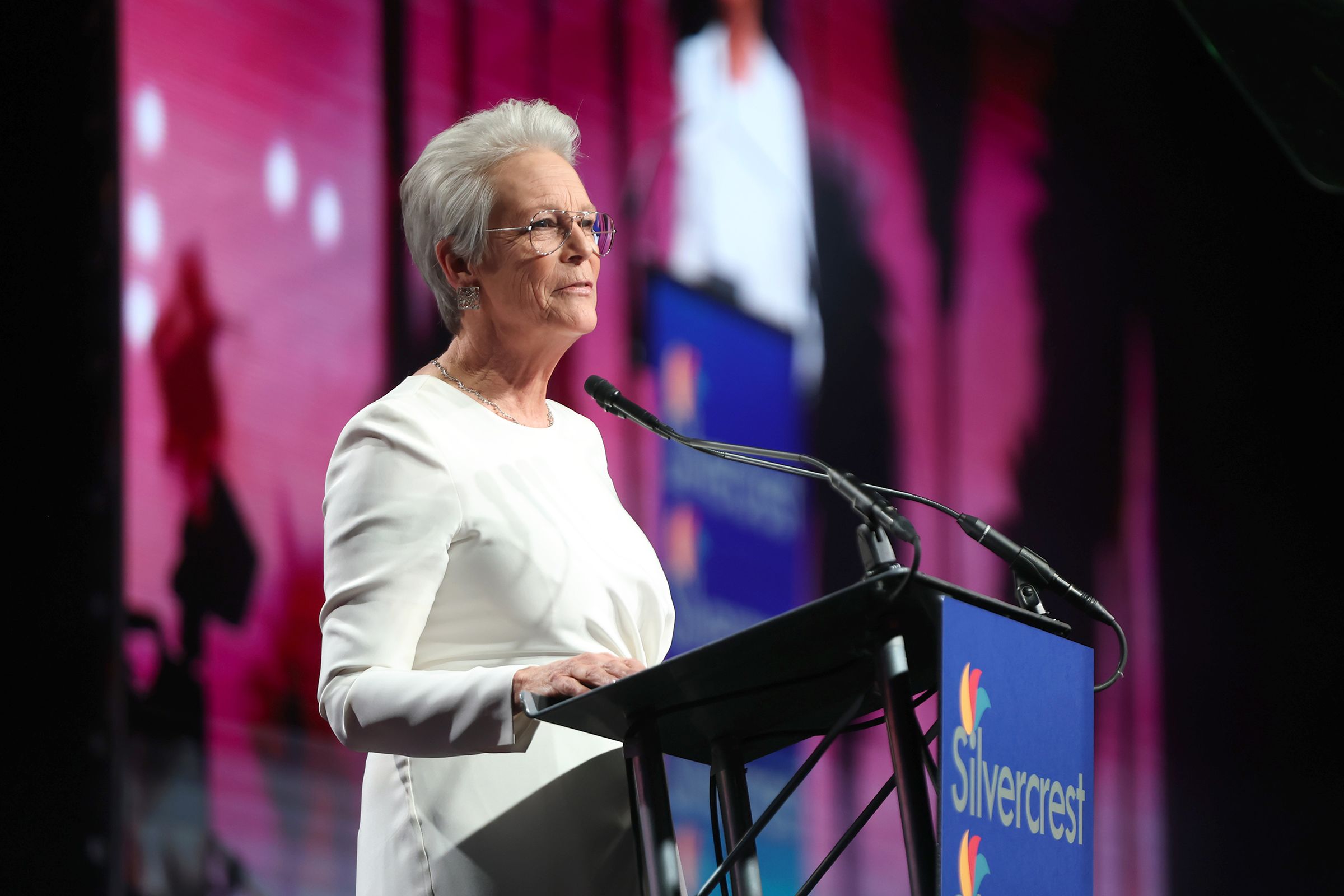 Jamie Lee Curtis Criticizes Beauty Industry’s Impact on Generations of Women