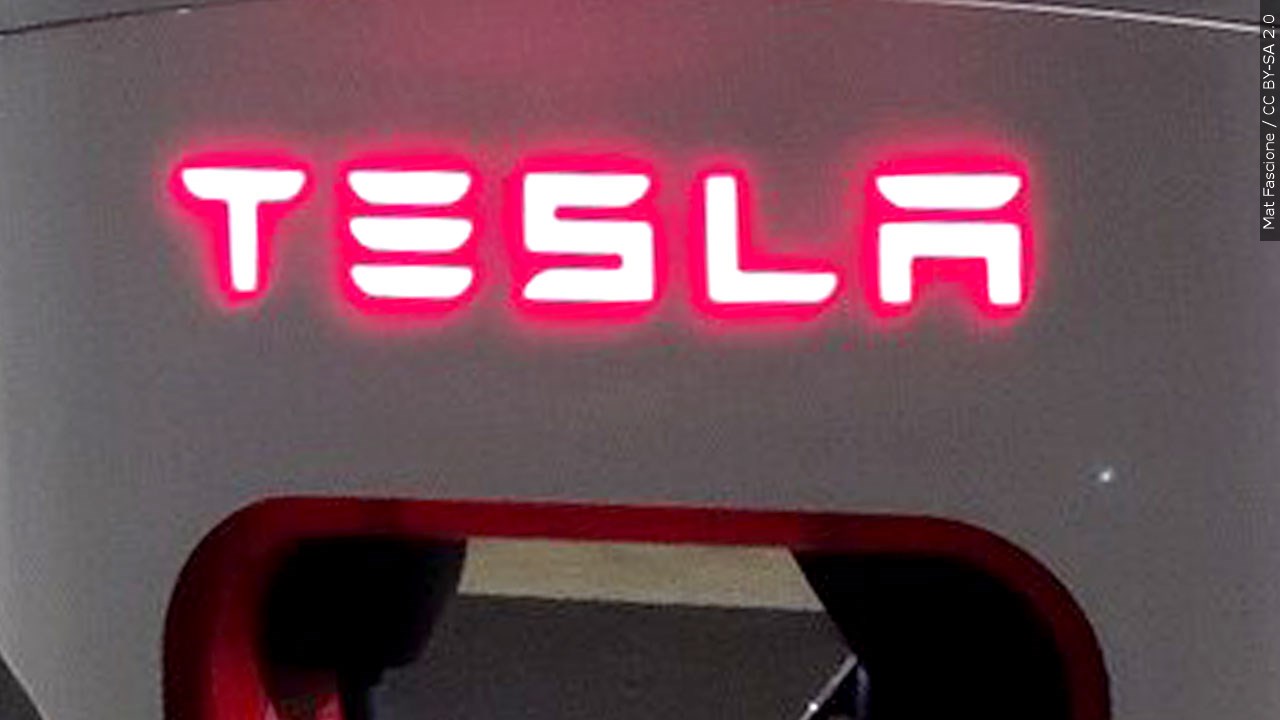  Tesla's 2024 Deliveries Decline Amidst Mixed Tech Earnings Reports