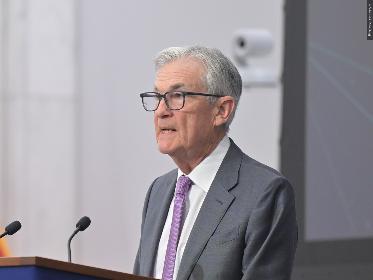 Trump Considers Unprecedented "Shadow" Fed Chair Amidst Frustration with Powell 