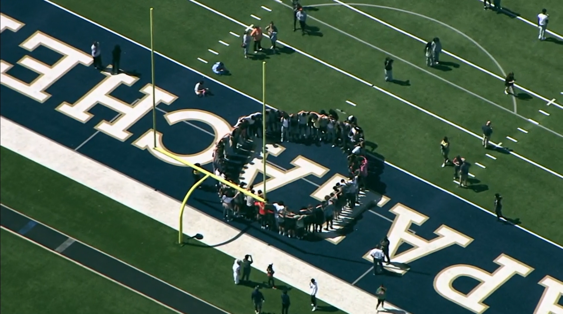  Students Form Prayer Circle After Tragic School Shooting at Apalachee High