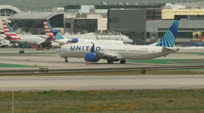 UNITED, AMERICAN AIRLINES HALT MIDDLE EAST FLIGHTS