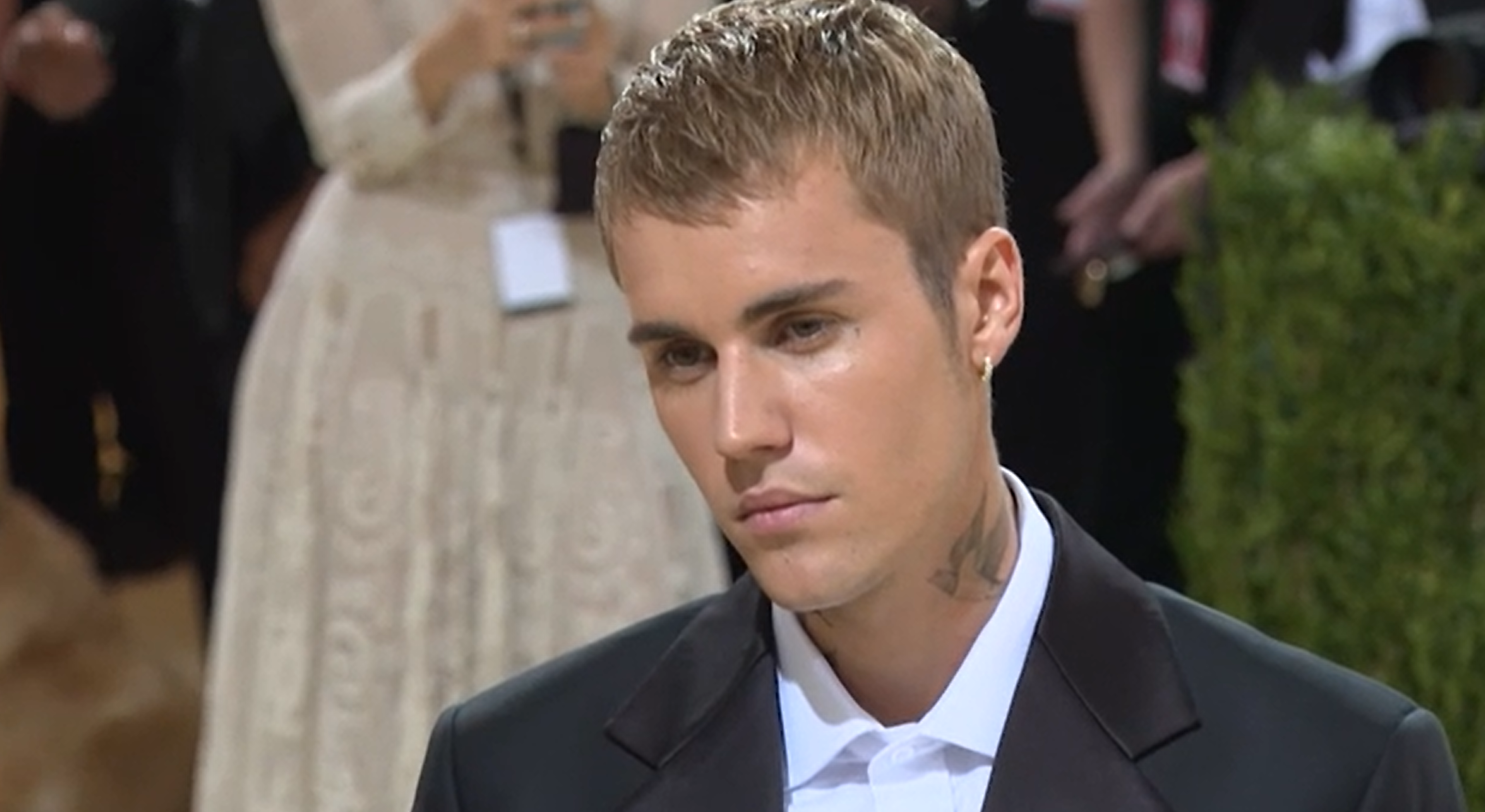 Justin Bieber Releases Surprise New Album ‘Swag’ with 21 Tracks