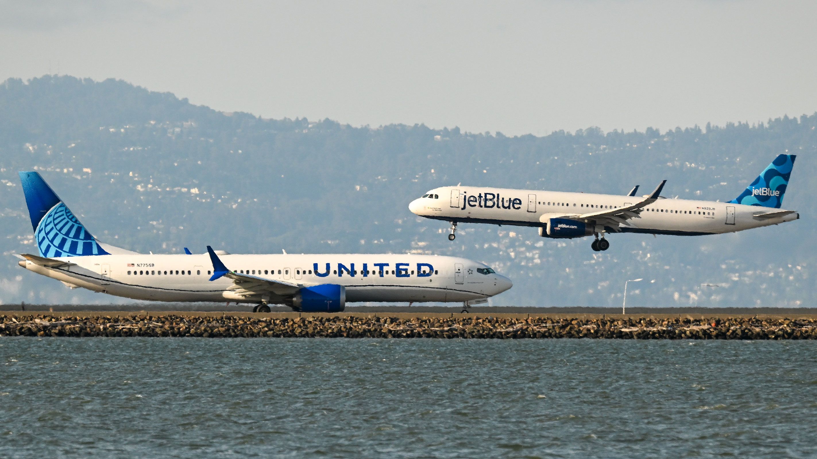 United Airlines and JetBlue Form “Blue Sky” Partnership to Share Loyalty Perks and Ticket Sales