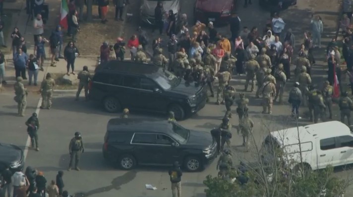 Federal Agents Fire Tear Gas During Standoff in Chicago’s East Side Before Leaving Scene