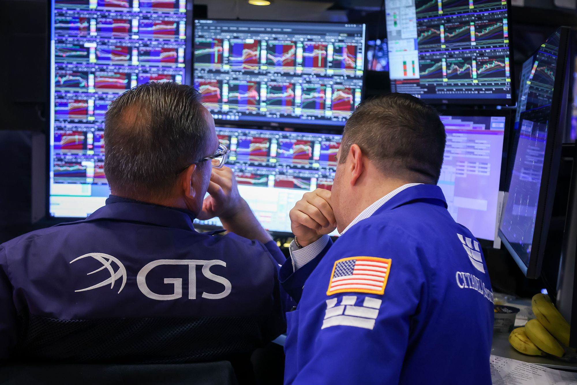 Dow, S&P 500 Hit Record Highs as Markets Look Past Government Shutdown