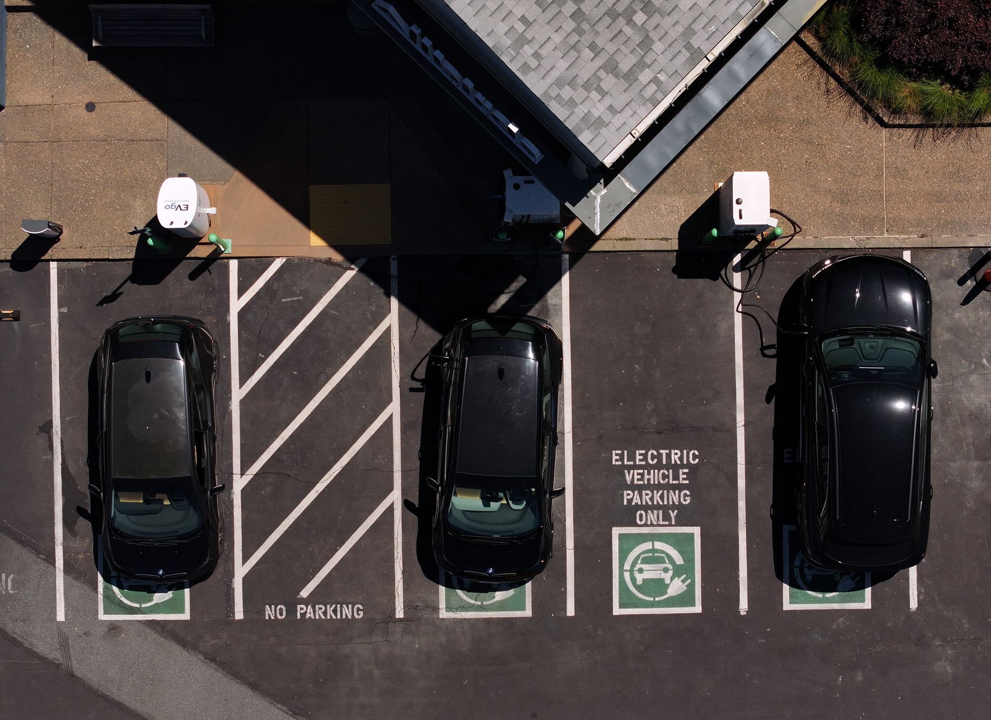U.S. Auto Industry Scales Back All-Electric Ambitions but Continues Investing in EV Future