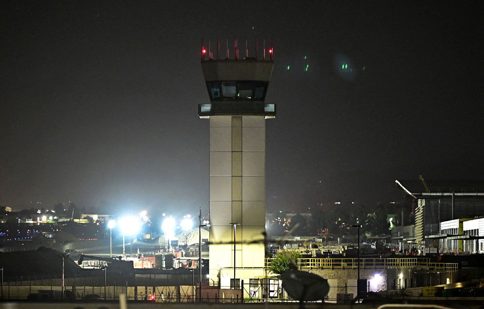 Air Traffic Delays Spread Nationwide as Government Shutdown Enters Seventh Day