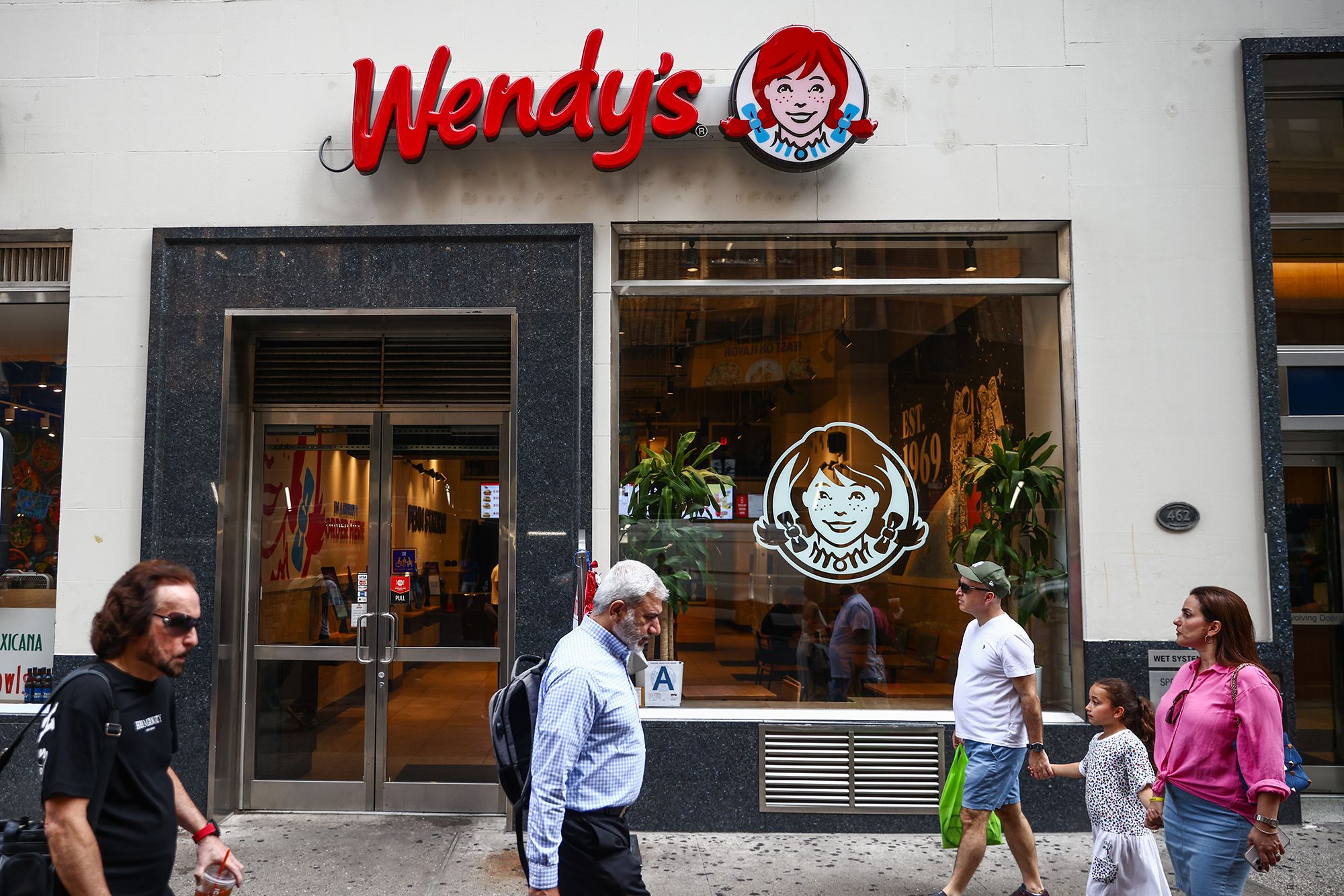 Wendy’s Faces Sales Slump, CEO Vacancy, and Tough Competition from McDonald’s