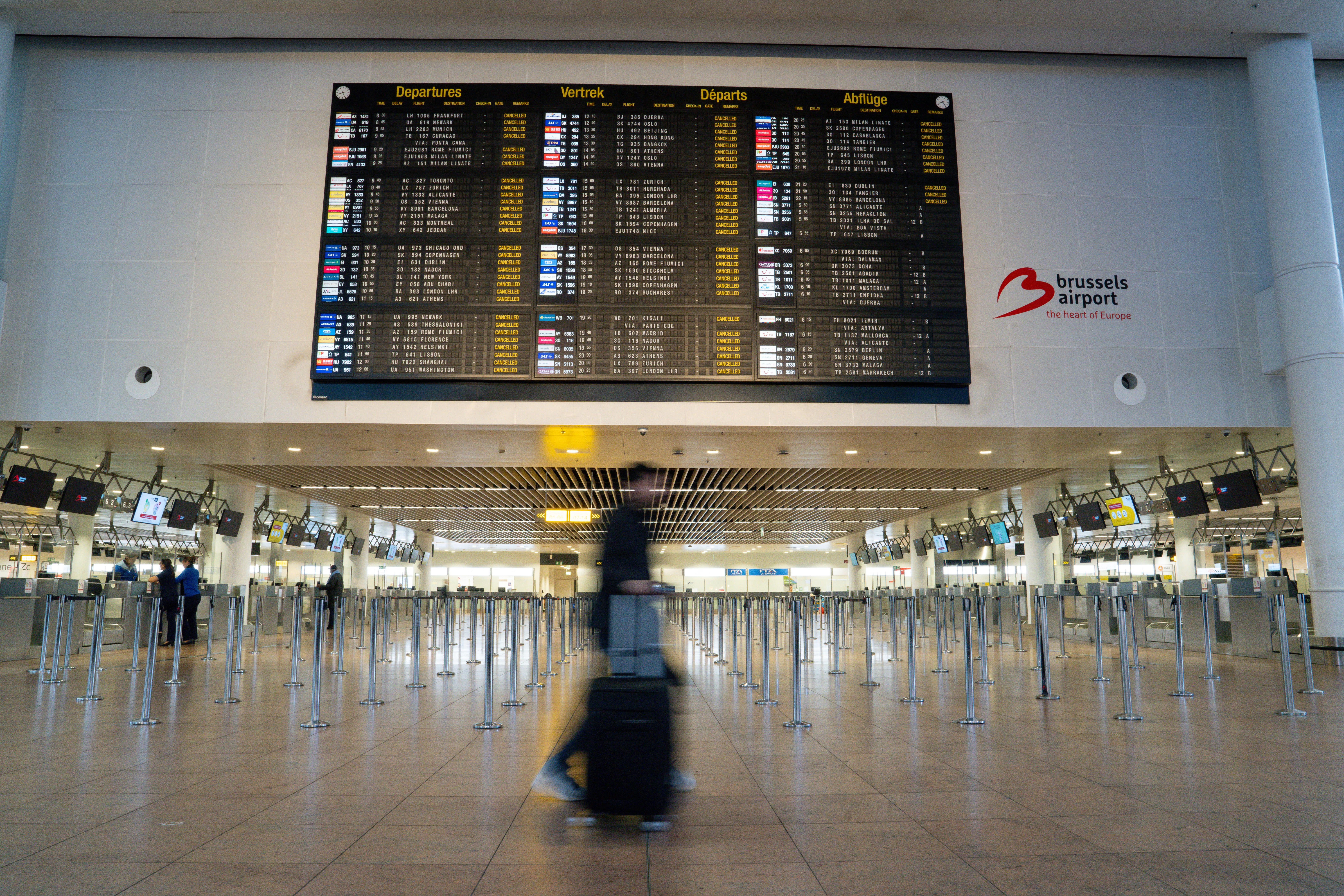 Why Some Couples Say the ‘Airport Divorce’ Is the Secret to a Stress-Free Vacation