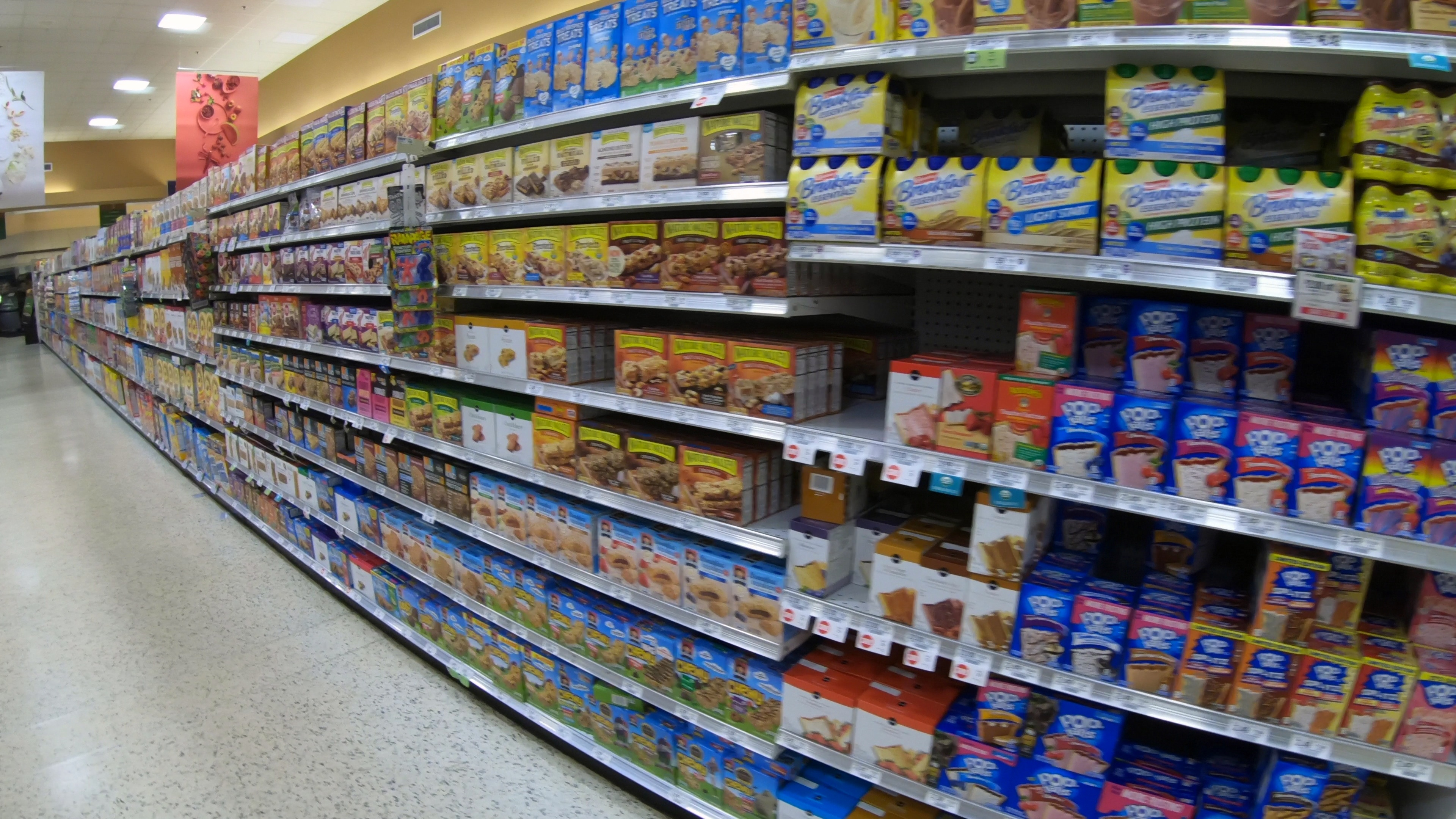 Store Aisle Clutter Raises Concerns Amid Staffing Cuts