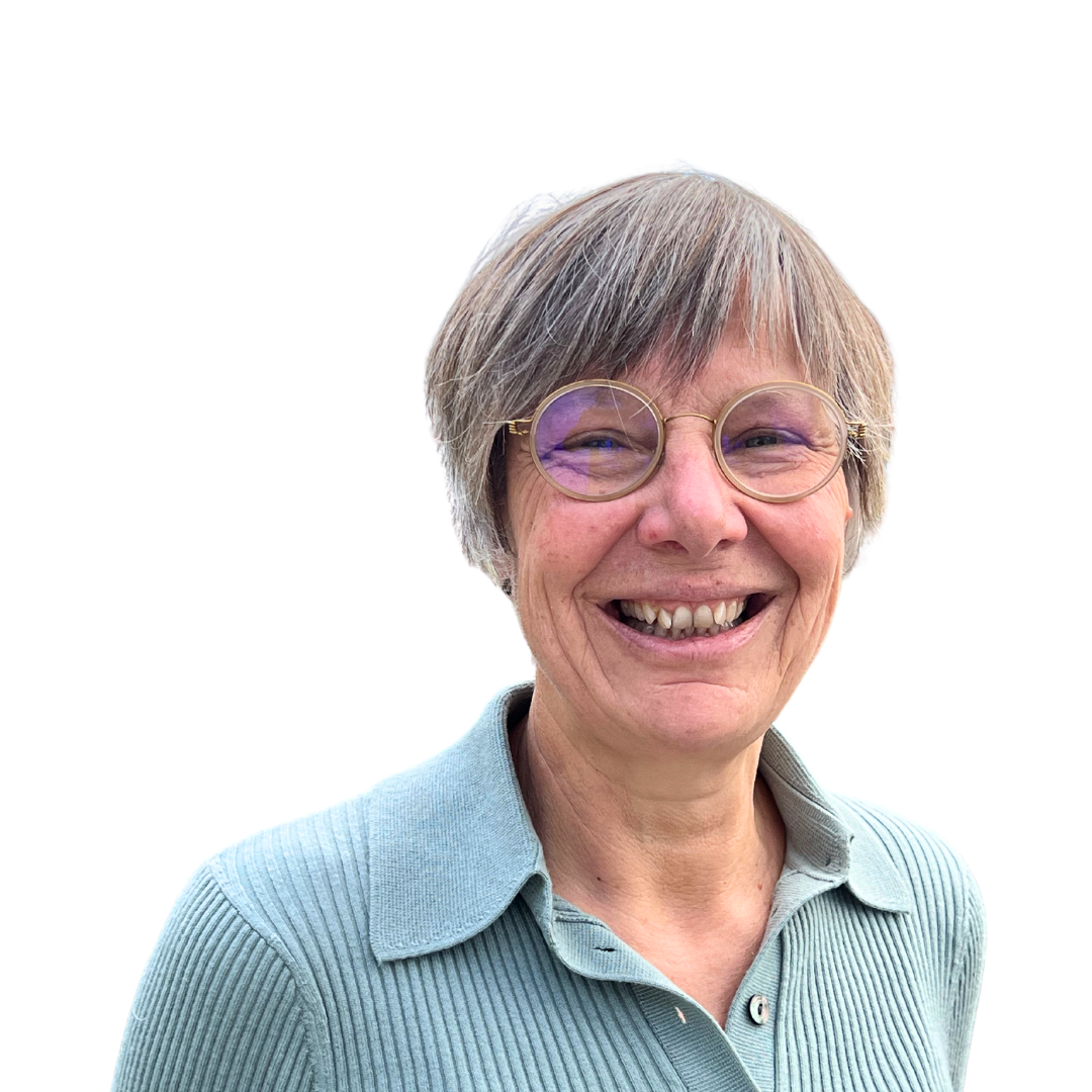 Susanne smiling in round glasses and a pale green top against a soft green background beside the episode title.