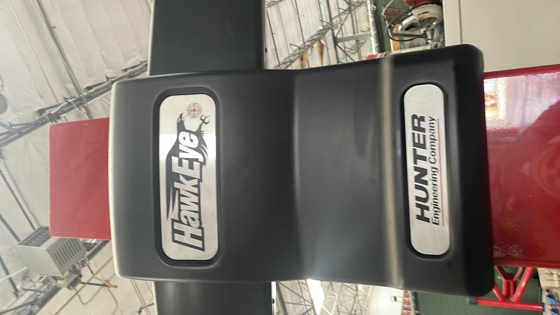 Photo 12 of HUNTER HAWKEYE ELITE ENGINEERING ALIGNMENT WITH SCISSOR ALIGNMENT LIFT MODEL RX-12-XL-12K 208/230 