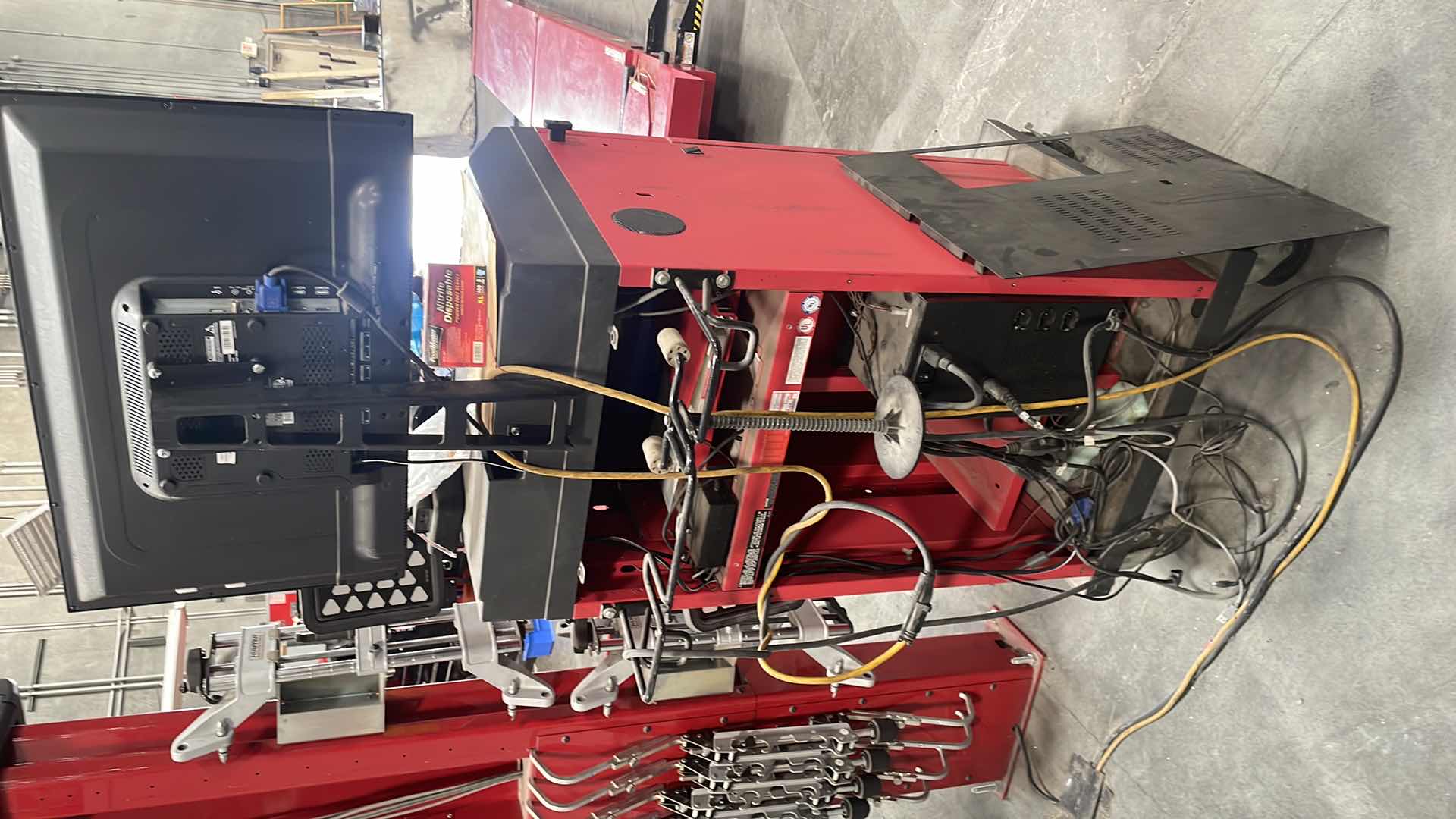 Photo 7 of HUNTER HAWKEYE ELITE ENGINEERING ALIGNMENT WITH SCISSOR ALIGNMENT LIFT MODEL RX-12-XL-12K 208/230 