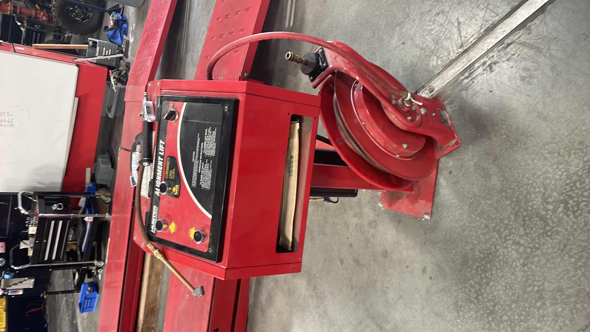 Photo 23 of HUNTER HAWKEYE ELITE ENGINEERING ALIGNMENT WITH SCISSOR ALIGNMENT LIFT MODEL RX-12-XL-12K 208/230 