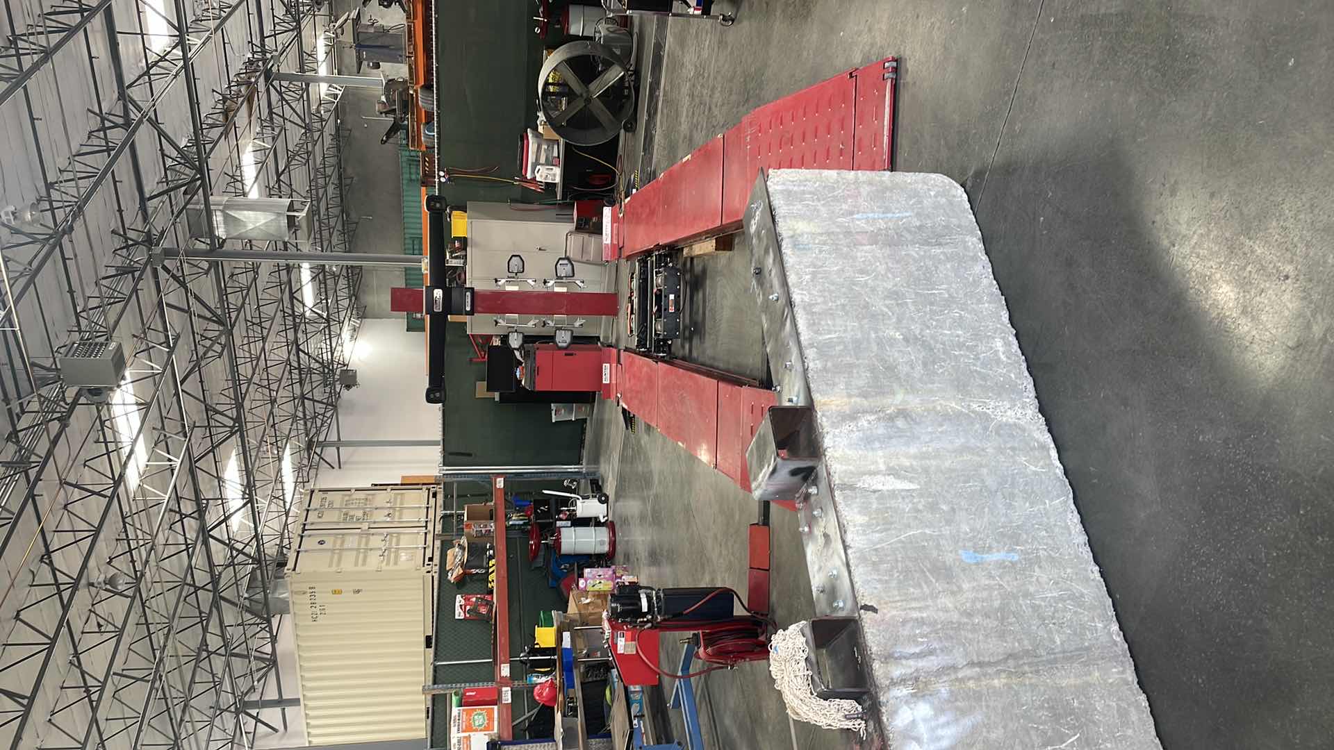 Photo 3 of HUNTER HAWKEYE ELITE ENGINEERING ALIGNMENT WITH SCISSOR ALIGNMENT LIFT MODEL RX-12-XL-12K 208/230 