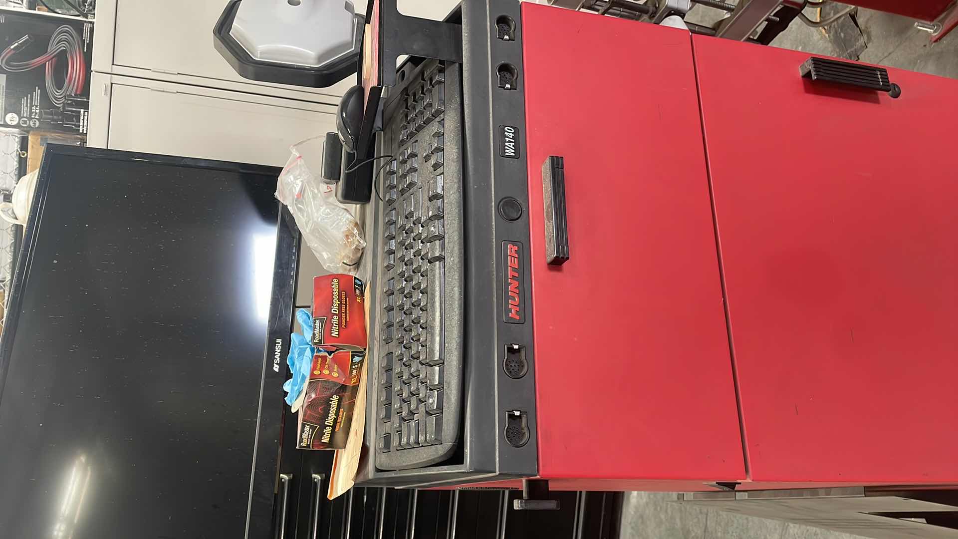 Photo 16 of HUNTER HAWKEYE ELITE ENGINEERING ALIGNMENT WITH SCISSOR ALIGNMENT LIFT MODEL RX-12-XL-12K 208/230 