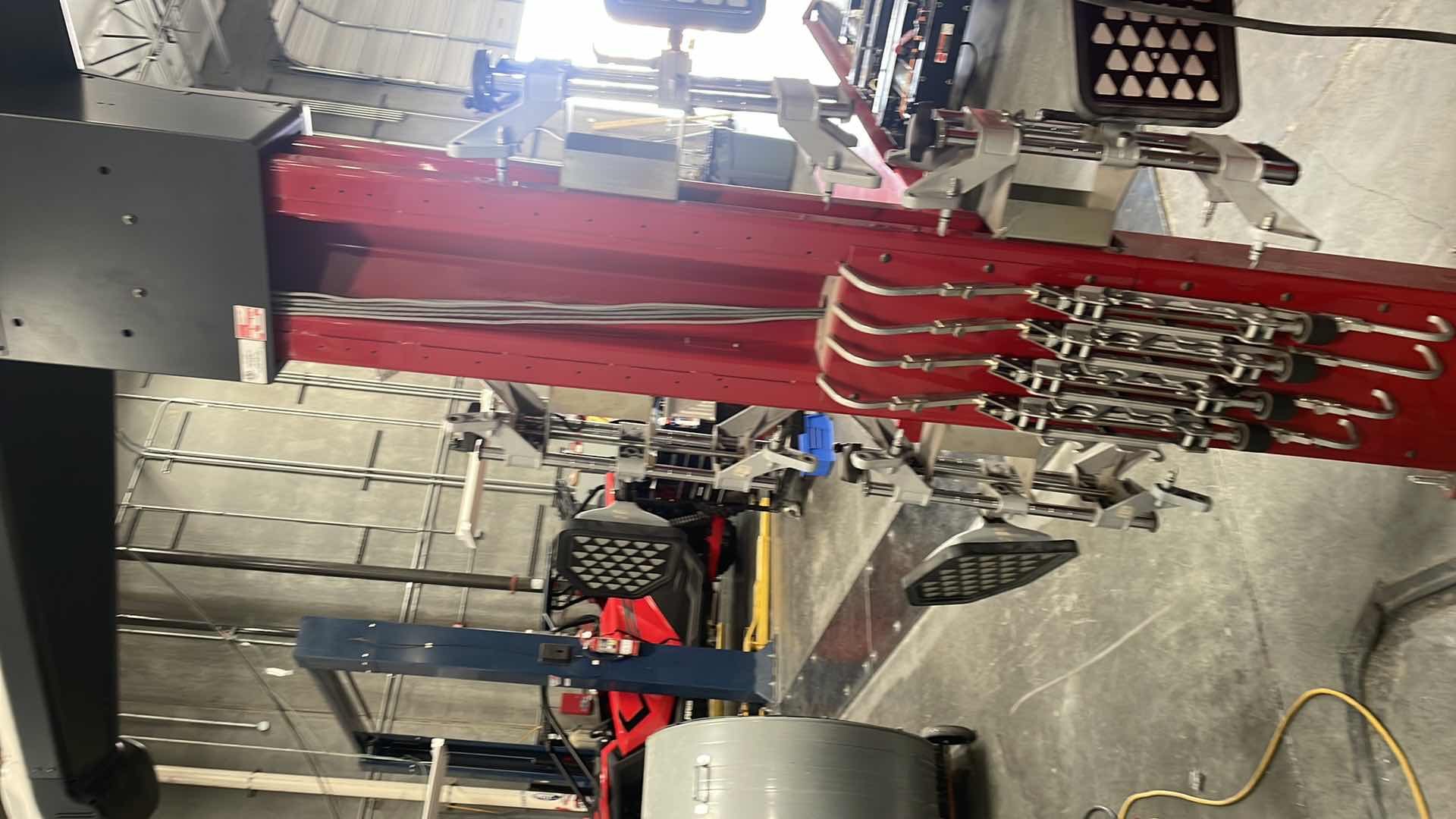 Photo 8 of HUNTER HAWKEYE ELITE ENGINEERING ALIGNMENT WITH SCISSOR ALIGNMENT LIFT MODEL RX-12-XL-12K 208/230 