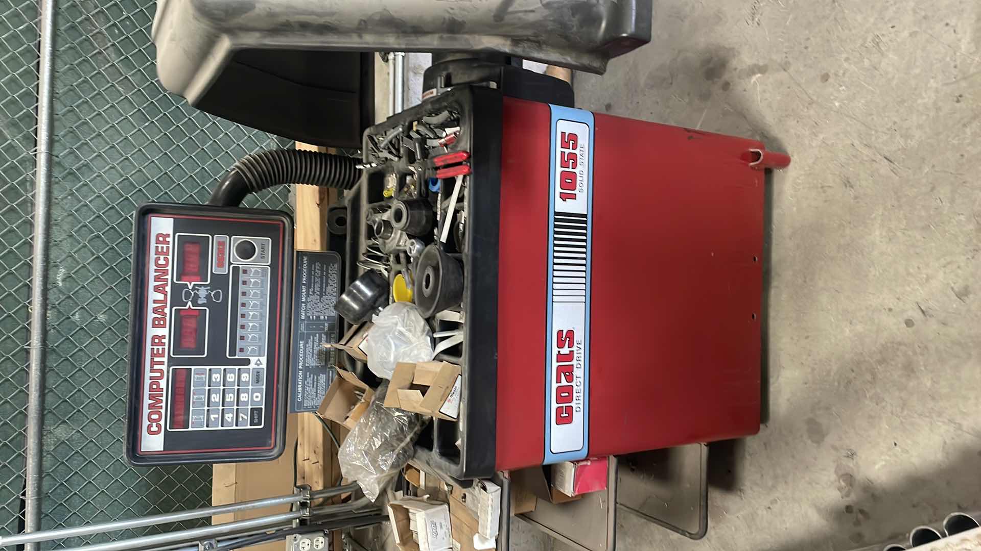 Photo 1 of COATS 1055 WHEEL BALANCER