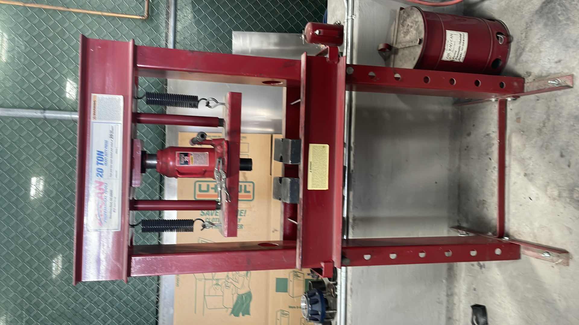 Photo 4 of ARCAN 20 TON MANUAL SHOP PRESS, 20 TON CAPACITY, STAND, PRESS CYLINDER