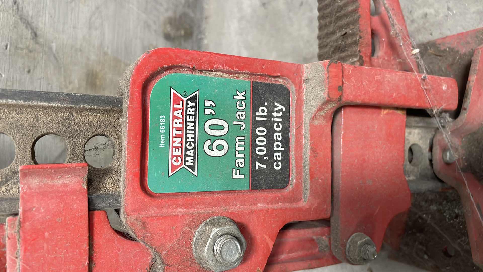 Photo 1 of CENTRAL MACHINERY 60" FARM JACK 7000LBS CAPACITY