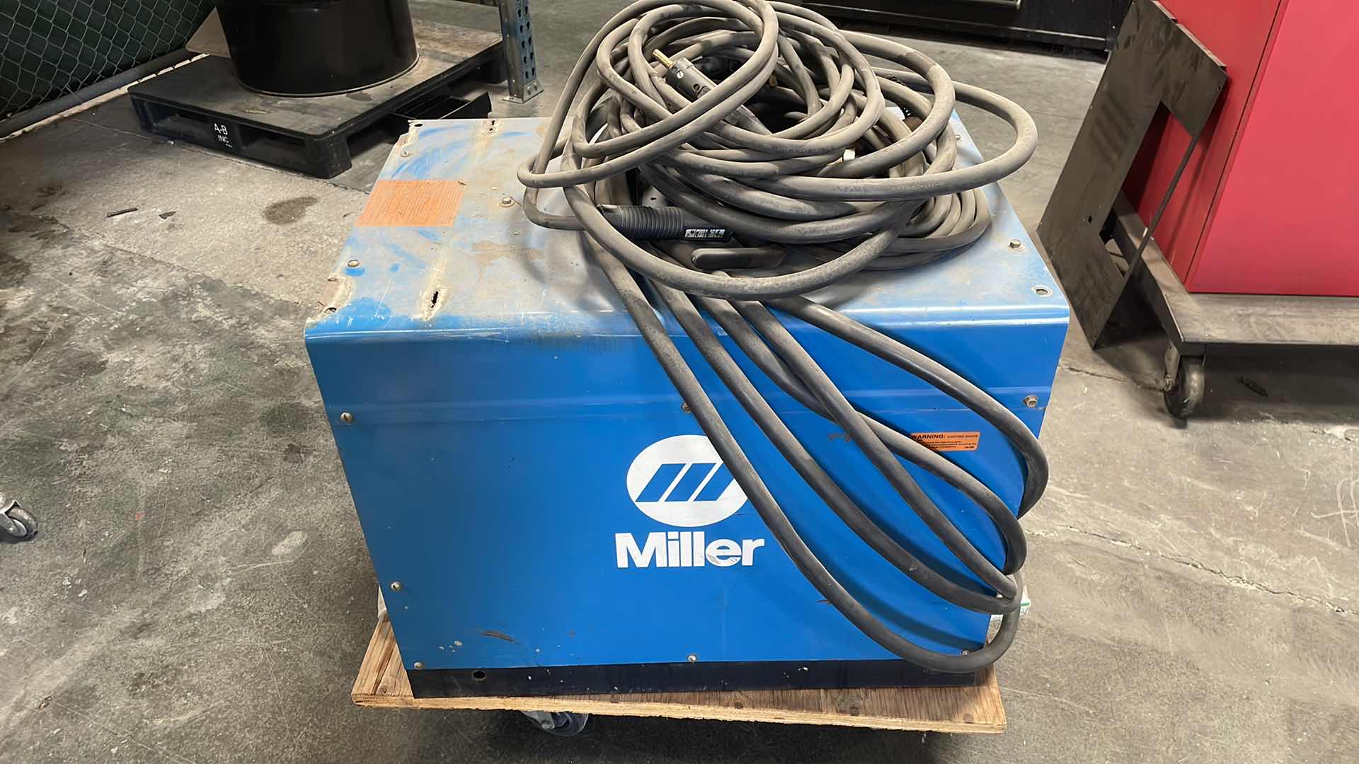 Photo 1 of MILLER ELECTRIC DIALARC 250 AC/DC CONSTANT CURRENT AC/DC ARC WELDING POWER SOURCE