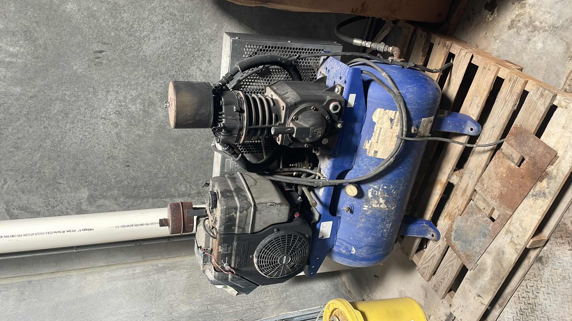 Photo 1 of CAMPBELL HAUSFELD 30 GALLON AIR COMPRESSOR