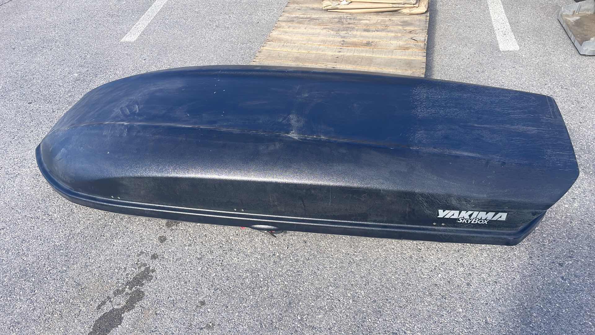 Photo 1 of YAKIMA SKYBOX 36" X 92" MISSING KEYS