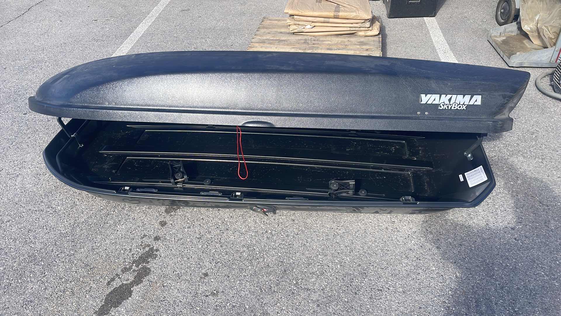 Photo 1 of YAKIMA SKYBOX 36" X 92" MISSING KEYS